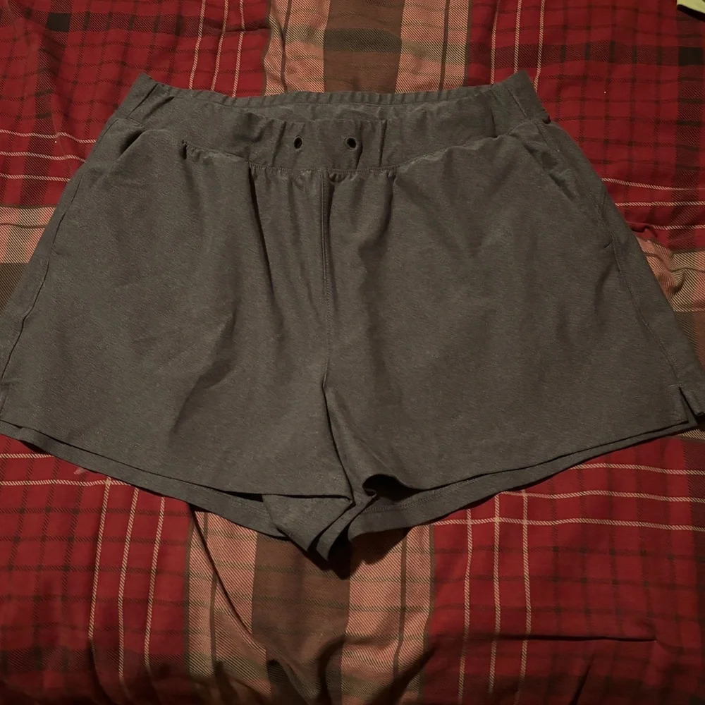 Old Navy Active Powersoft High Rise Go Dry Womens Athletic Shorts Gray Size L